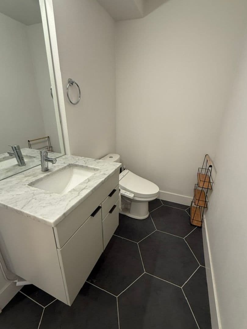 Seattle Townhome: 2213B NW 63rd St