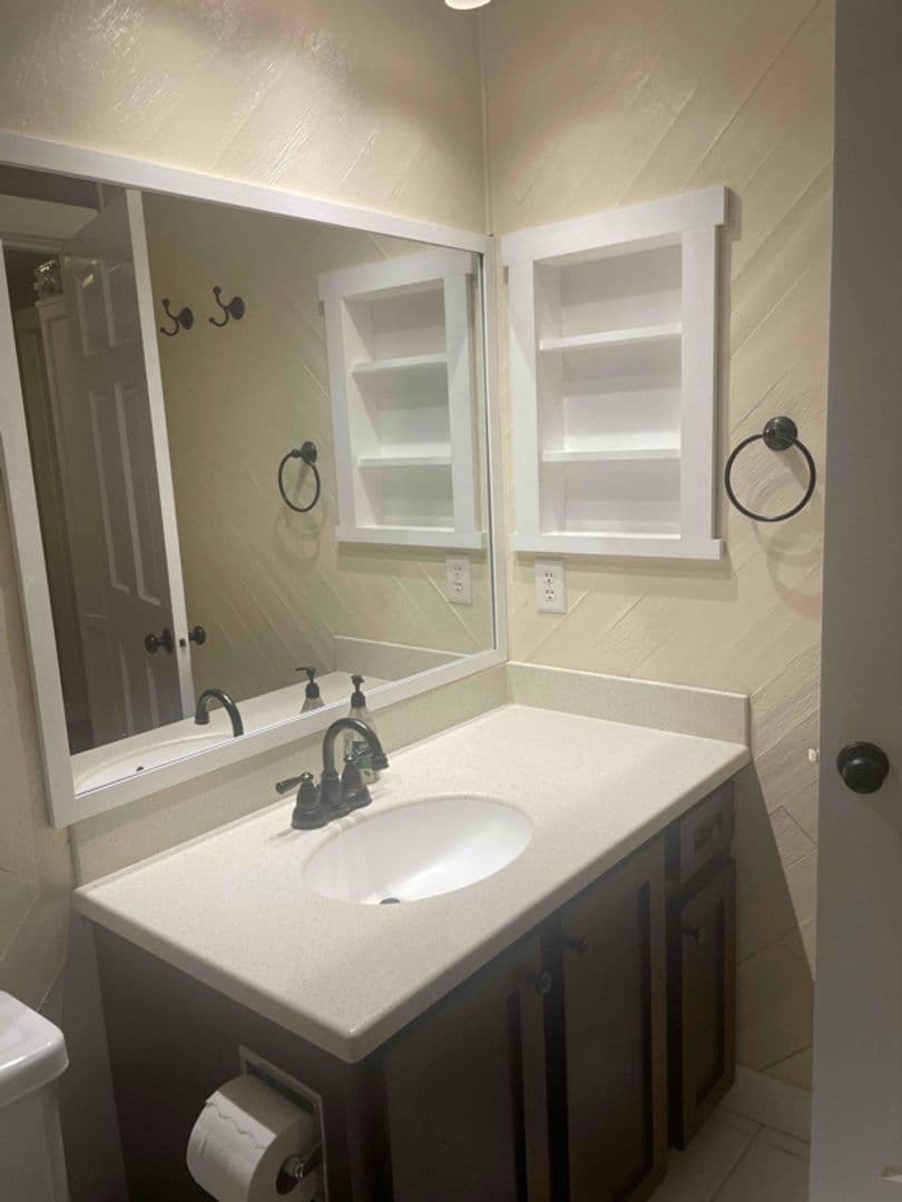 Kirkland House: 12642 NE 109th St