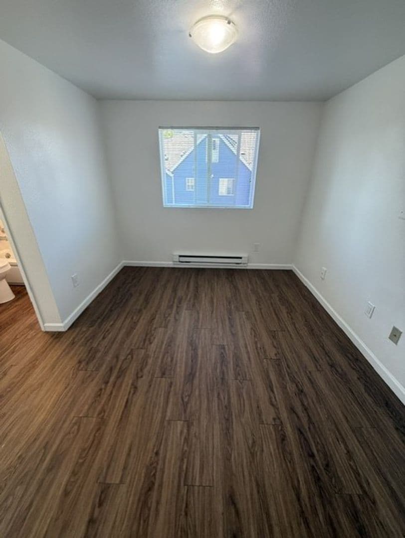 Seattle Apartment: 301 26th Ave S