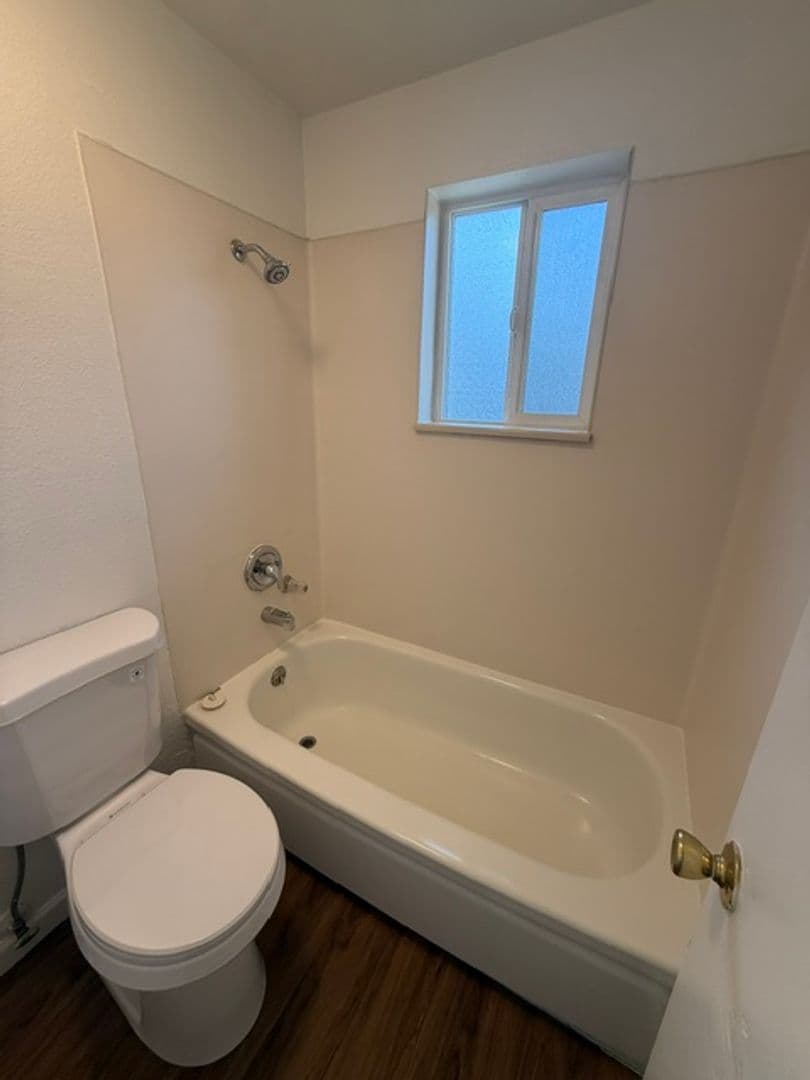 Seattle Apartment: 301 26th Ave S