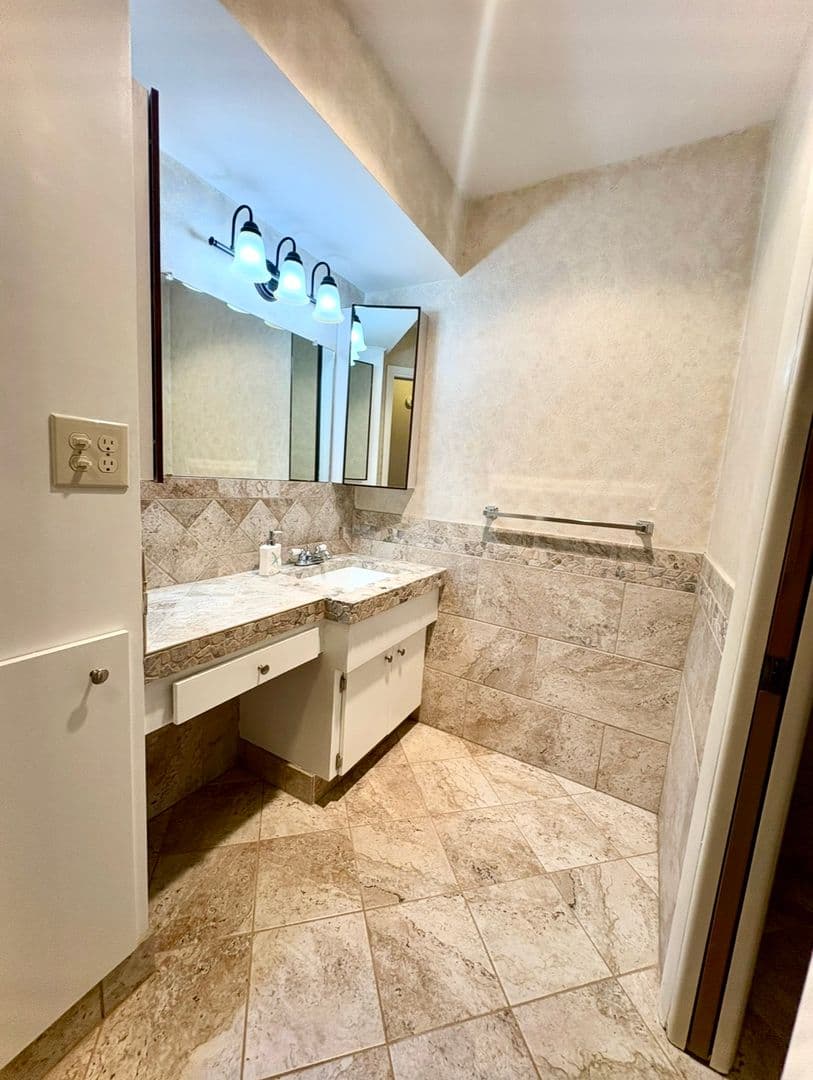 HOLIDAY Condo: 4355 TAHITIAN GARDENS CIRCLE UNIT D