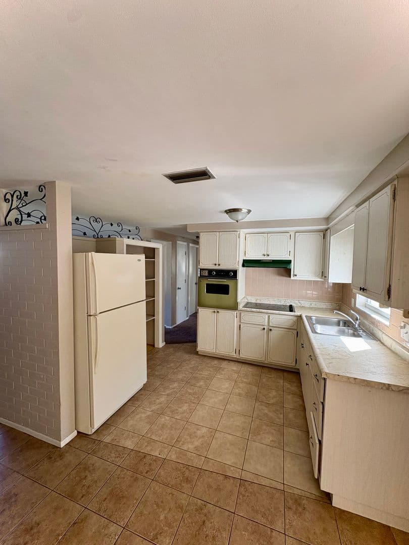 HOLIDAY House: 5032 POLAR DRIVE