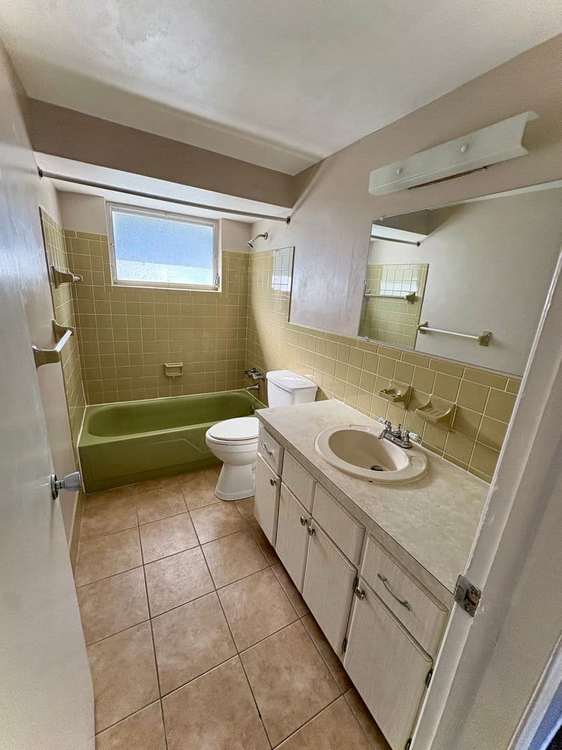 HOLIDAY House: 5032 POLAR DRIVE