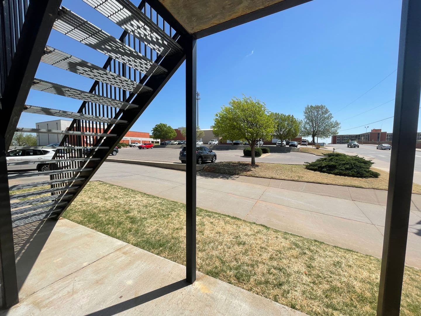 Weatherford Apartment: 117 W. Davis