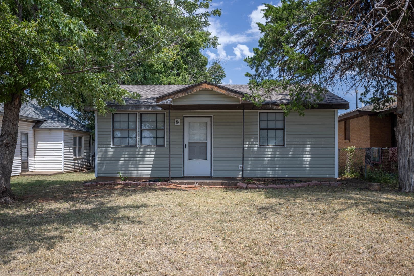 Weatherford House: 415 W. Franklin