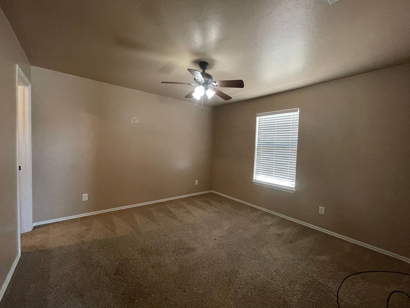 Weatherford Apartment: 117 W. Davis