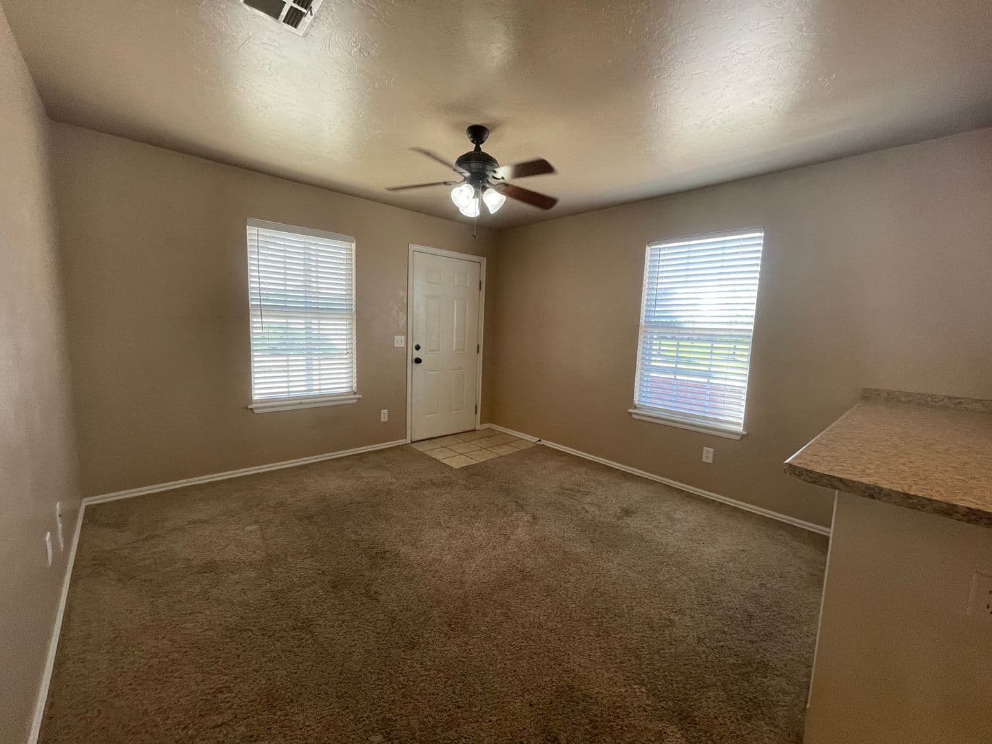 Weatherford Apartment: 117 W. Davis