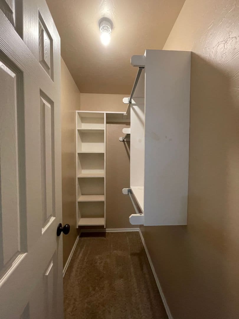 Weatherford Apartment: 117 W. Davis