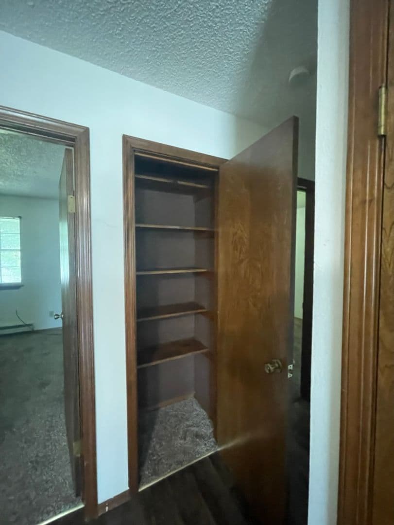 Weatherfrod Apartment: 301 E. Kee