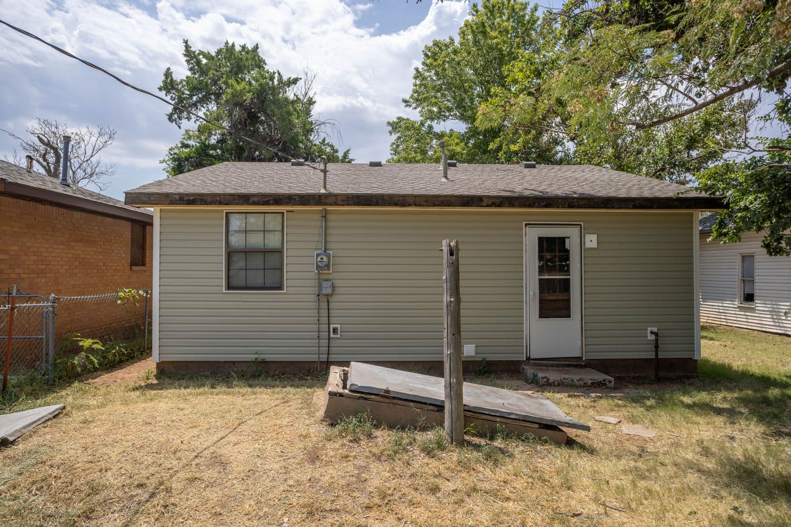 Weatherford House: 415 W. Franklin