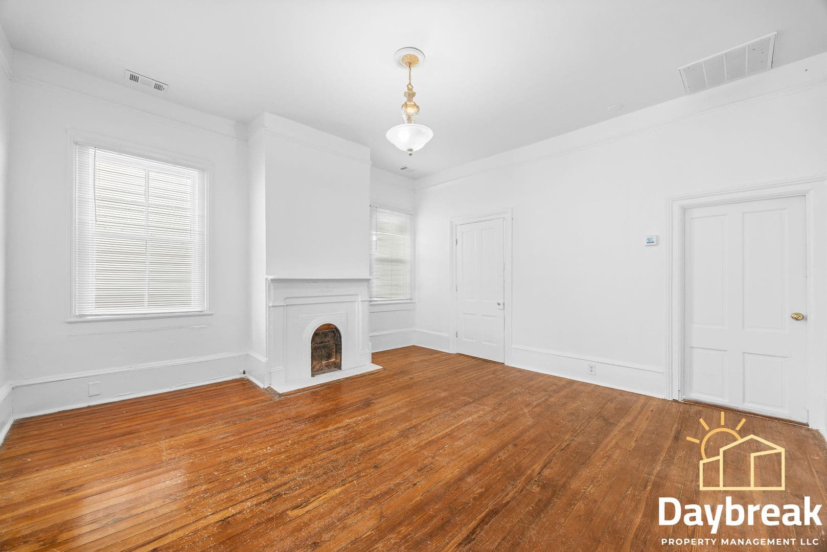 Savannah Apartment: 112 E Anderson Street