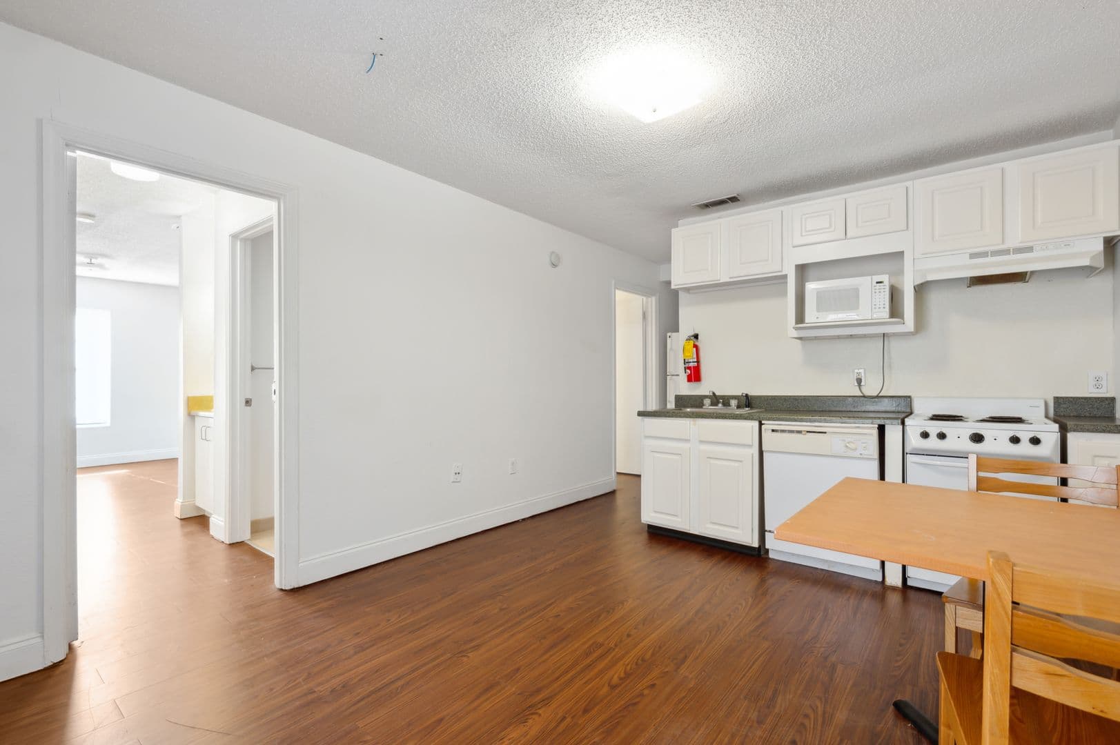 Savannah Apartment: 12220 Apache Avenue