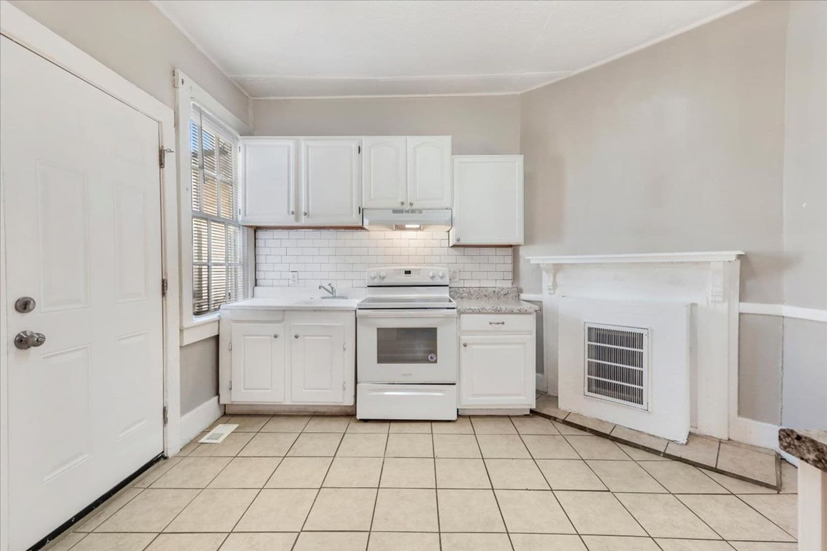 Savannah Apartment: 1708 Lennox Court