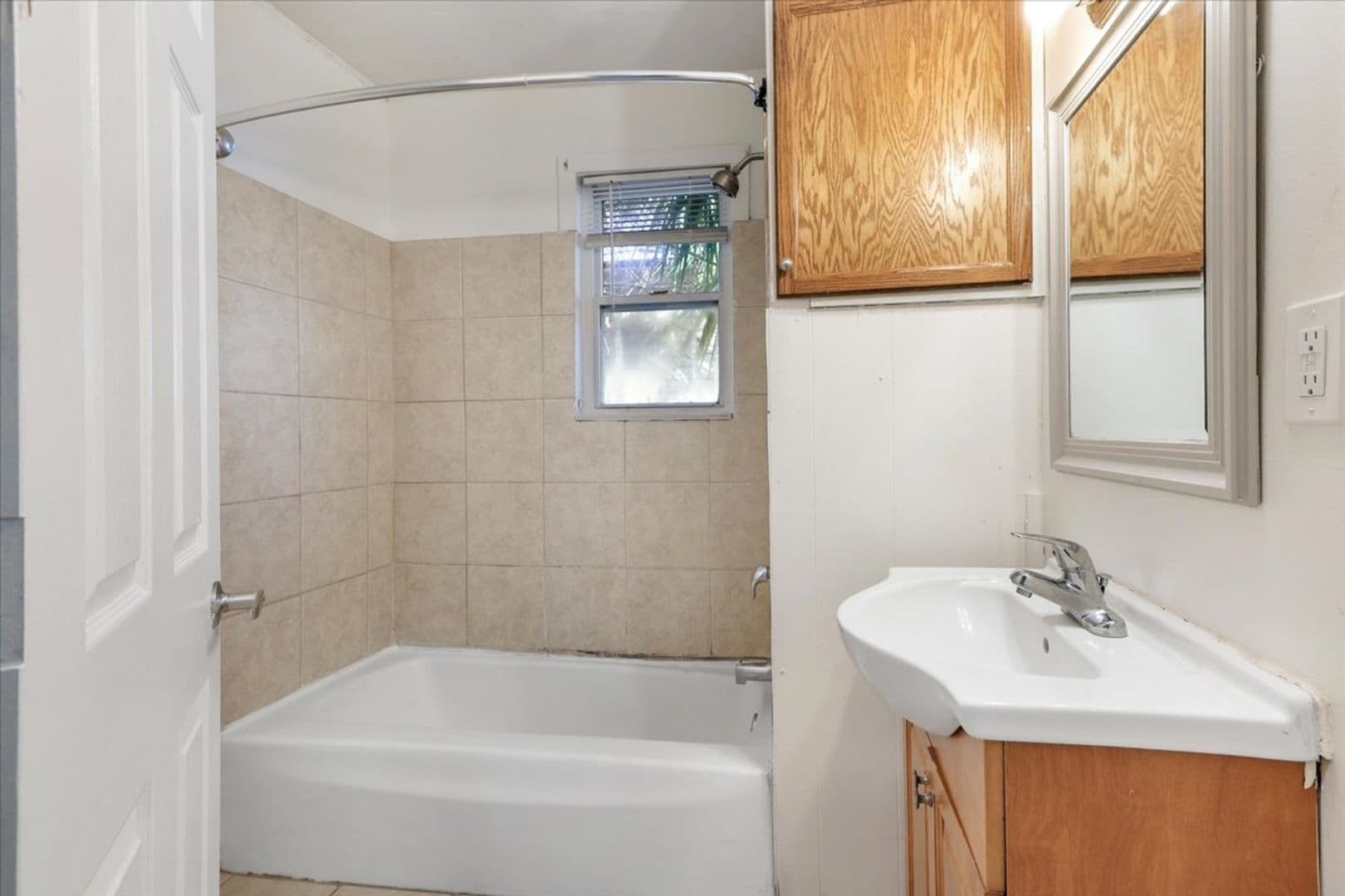 Savannah Apartment: 1708 Lennox Court