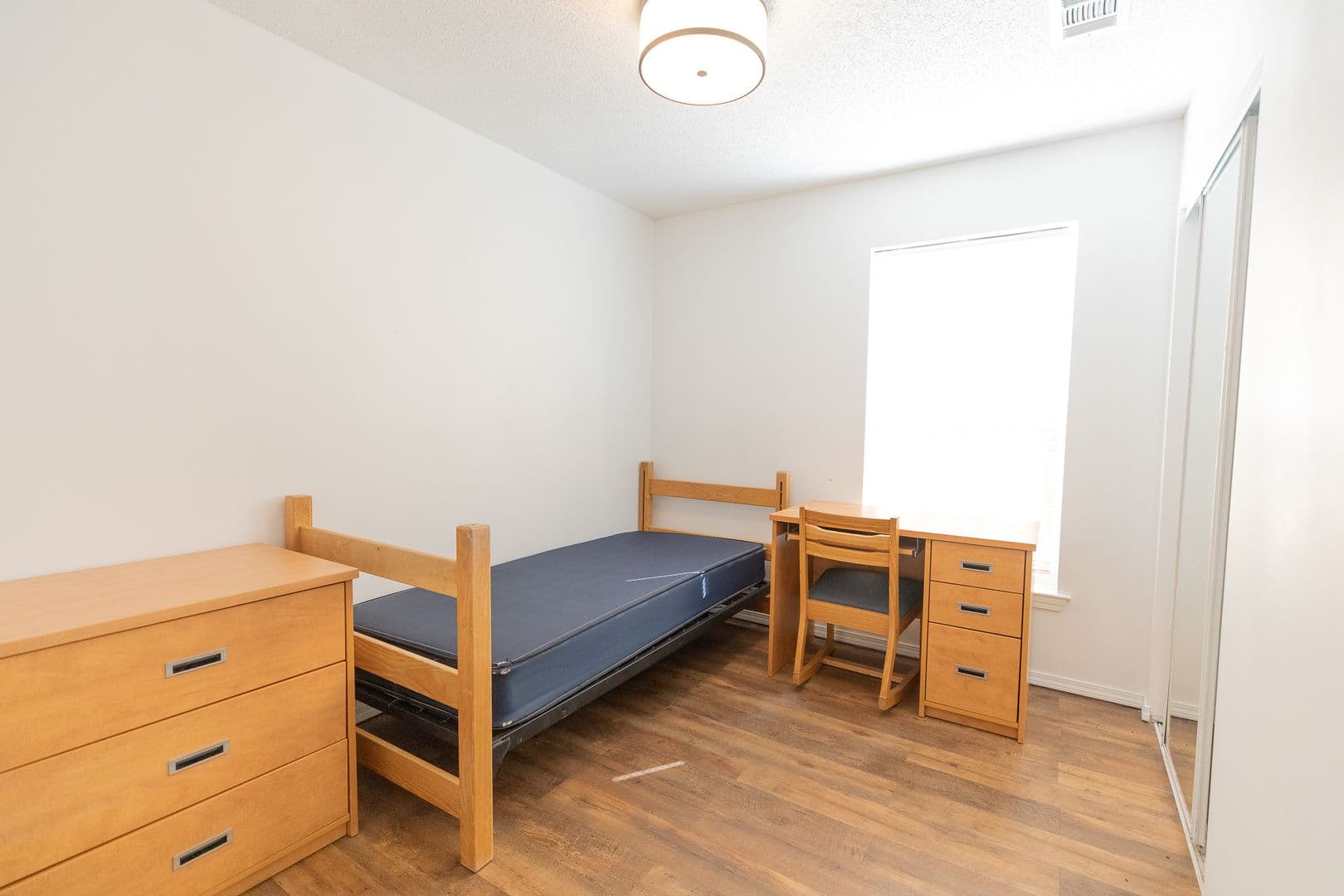 Savannah Apartment: 12220 Apache Avenue