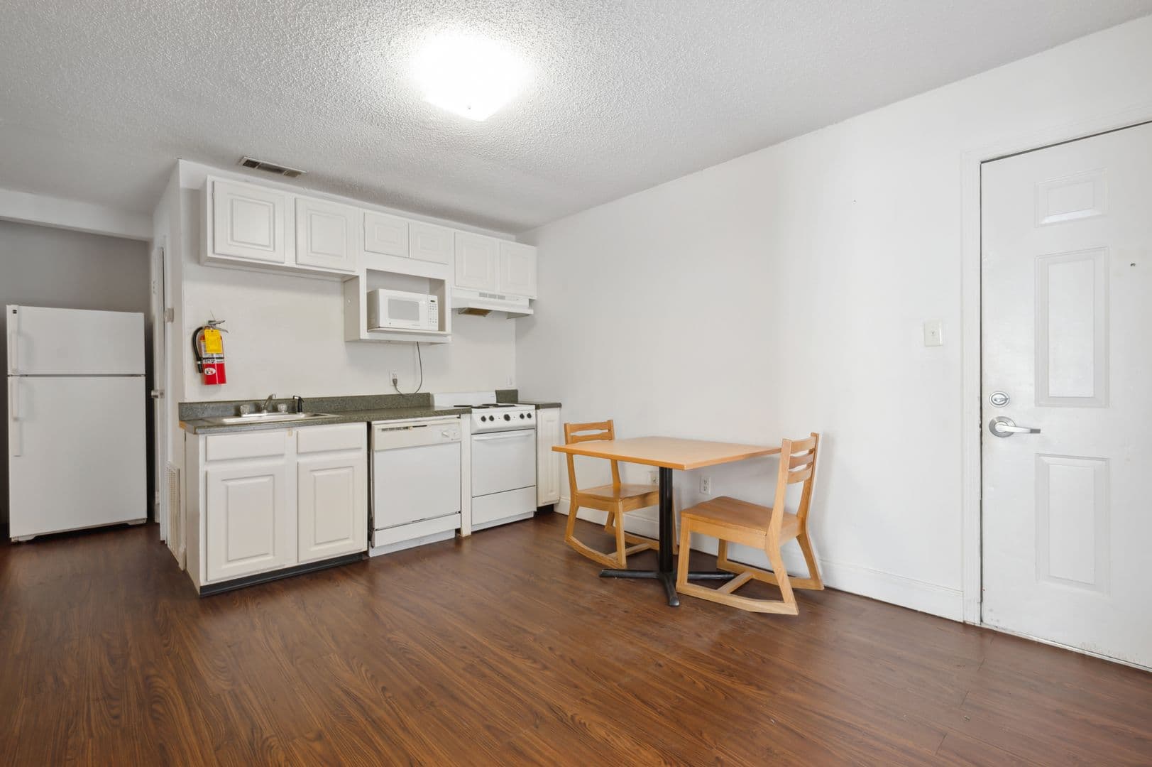 Savannah Apartment: 12220 Apache Avenue