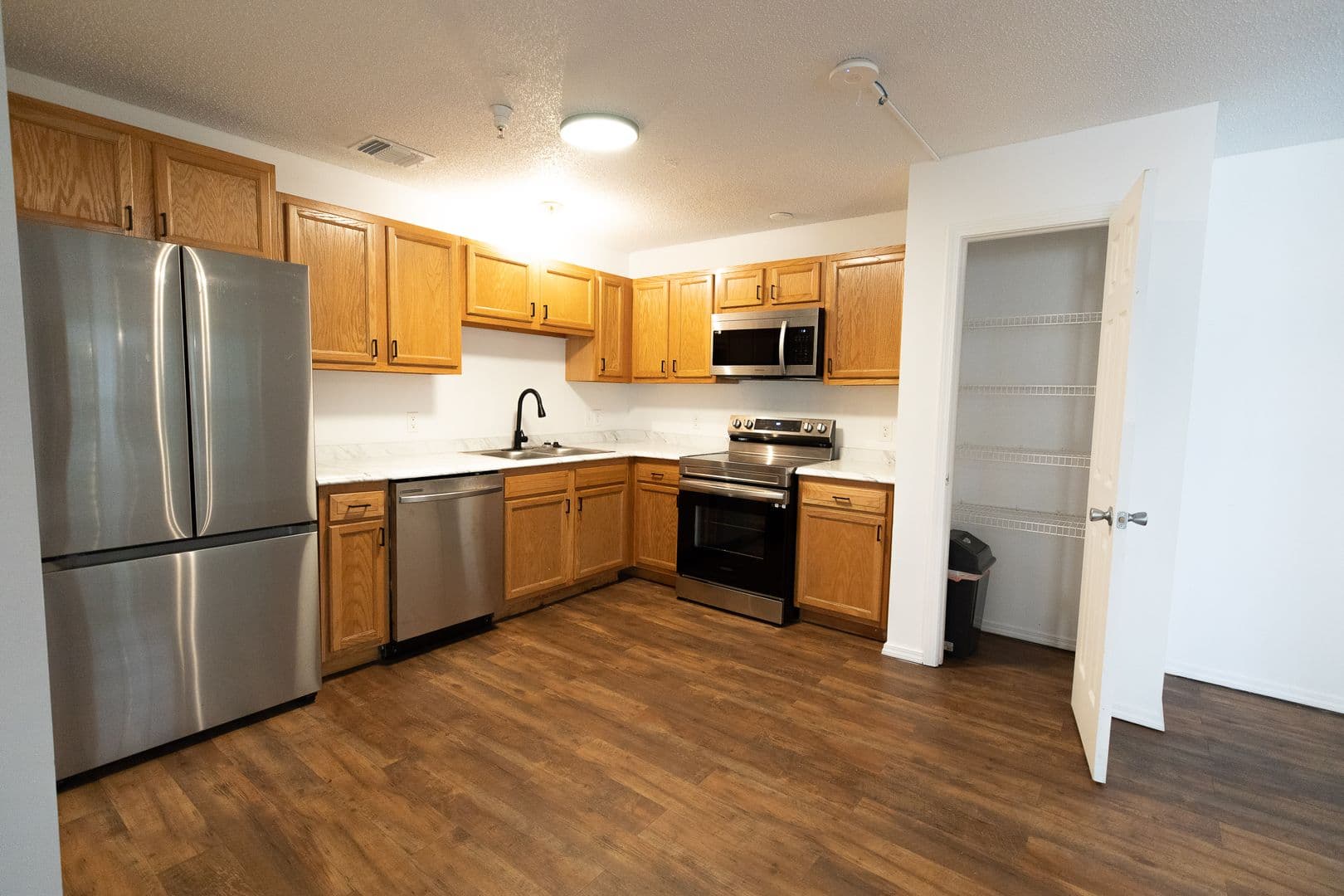 Savannah Apartment: 12220 Apache Avenue