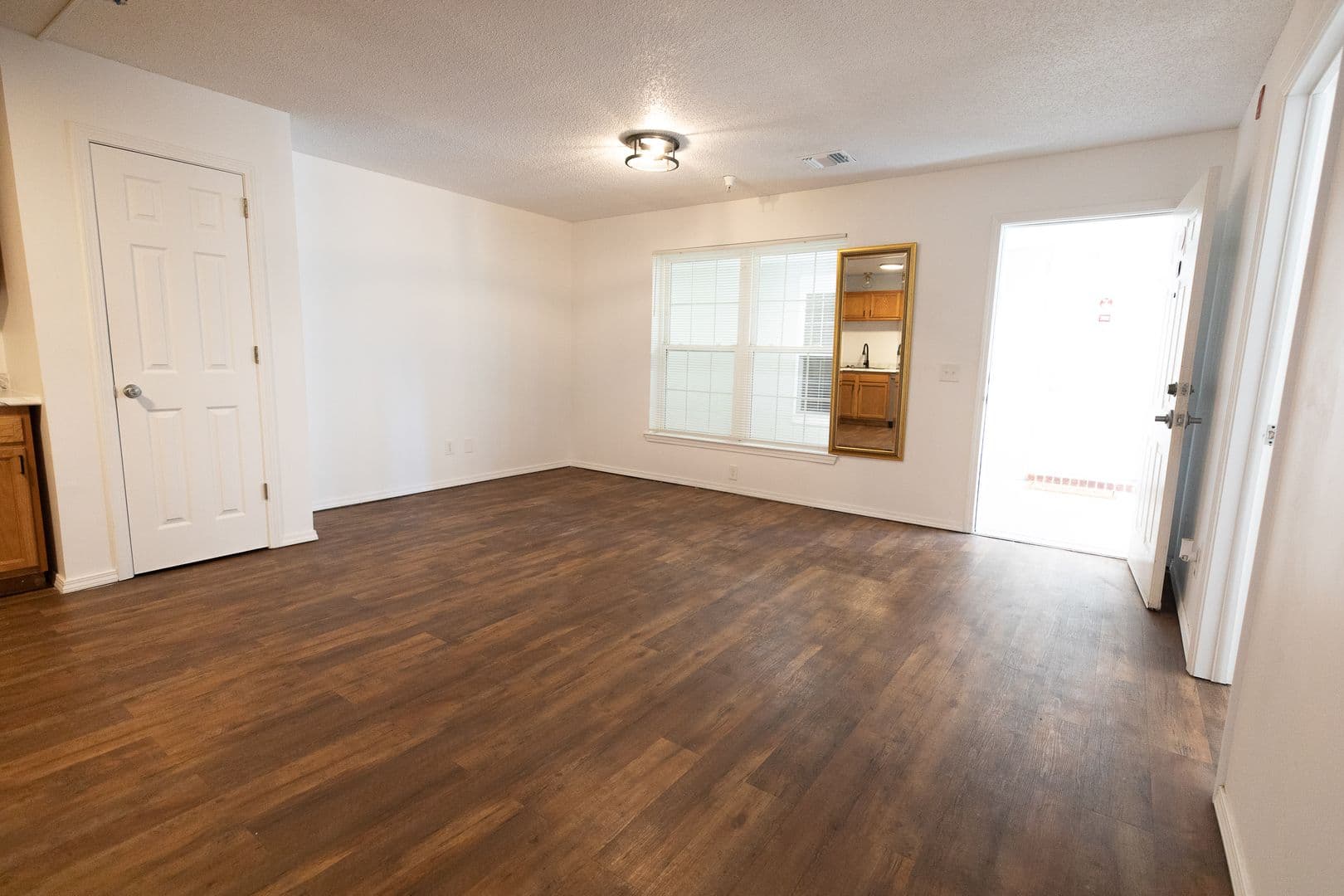 Savannah Apartment: 12220 Apache Avenue