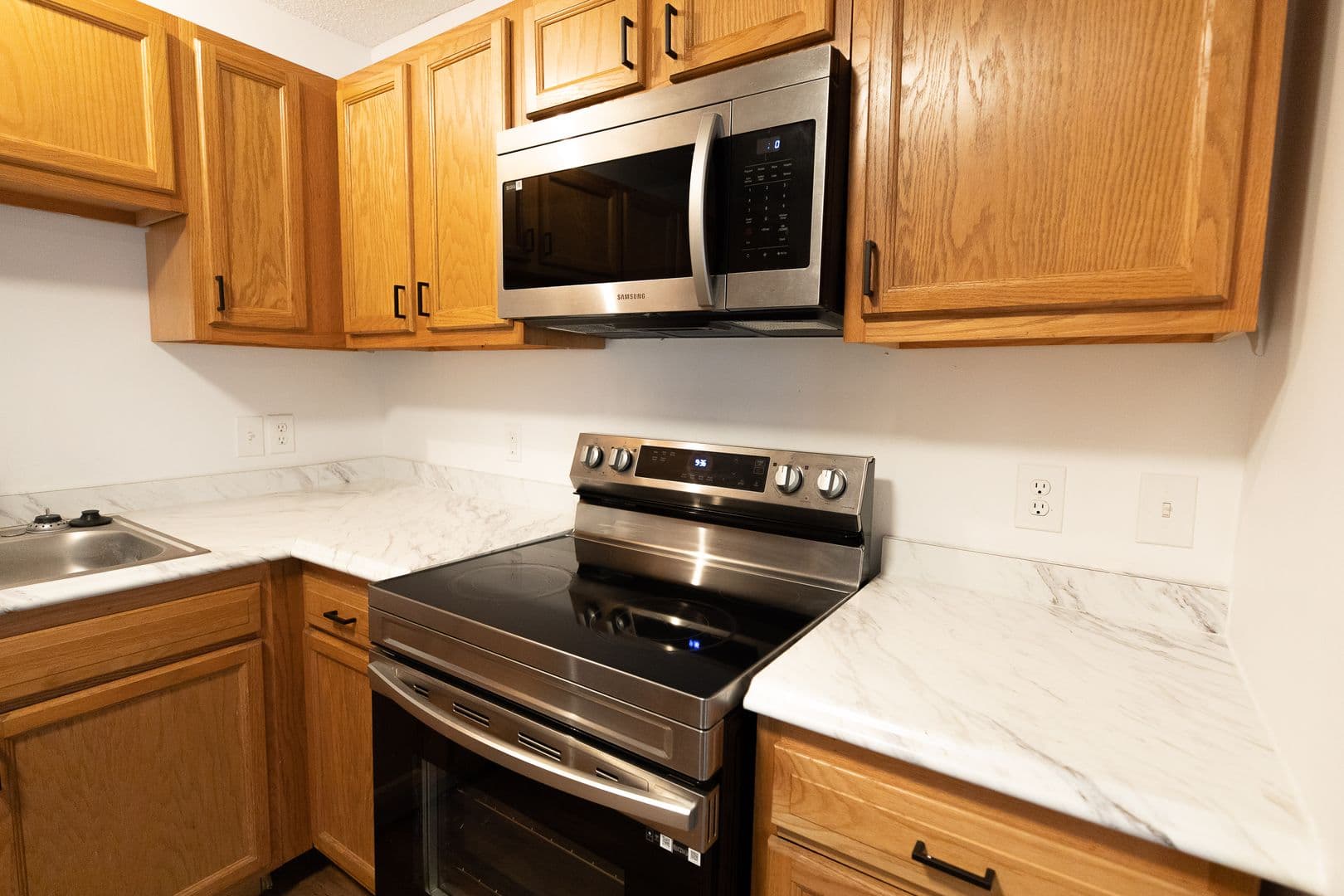 Savannah Apartment: 12220 Apache Avenue