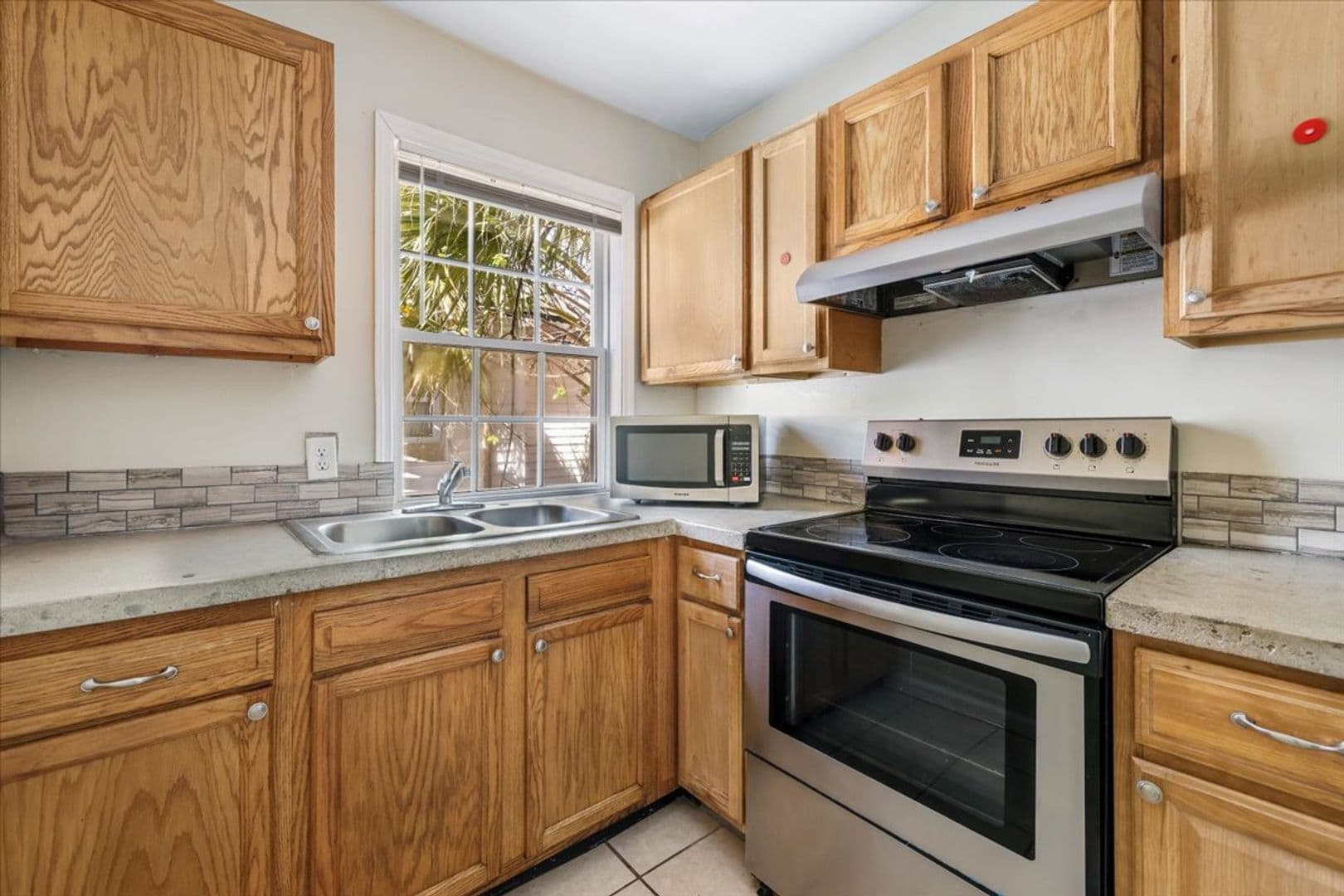 Savannah Apartment: 1709 LeGrand Street