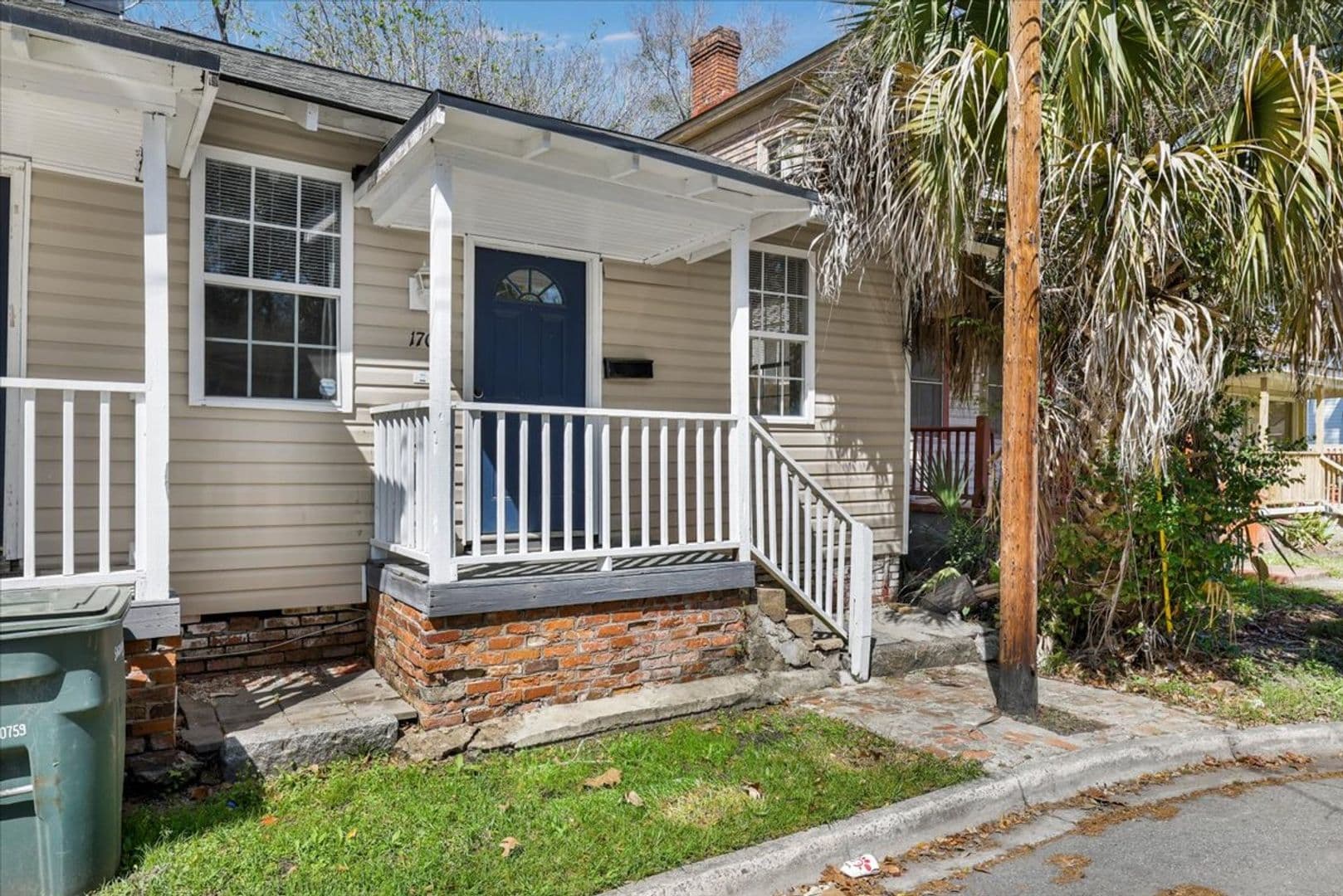 Savannah Apartment: 1709 LeGrand Street