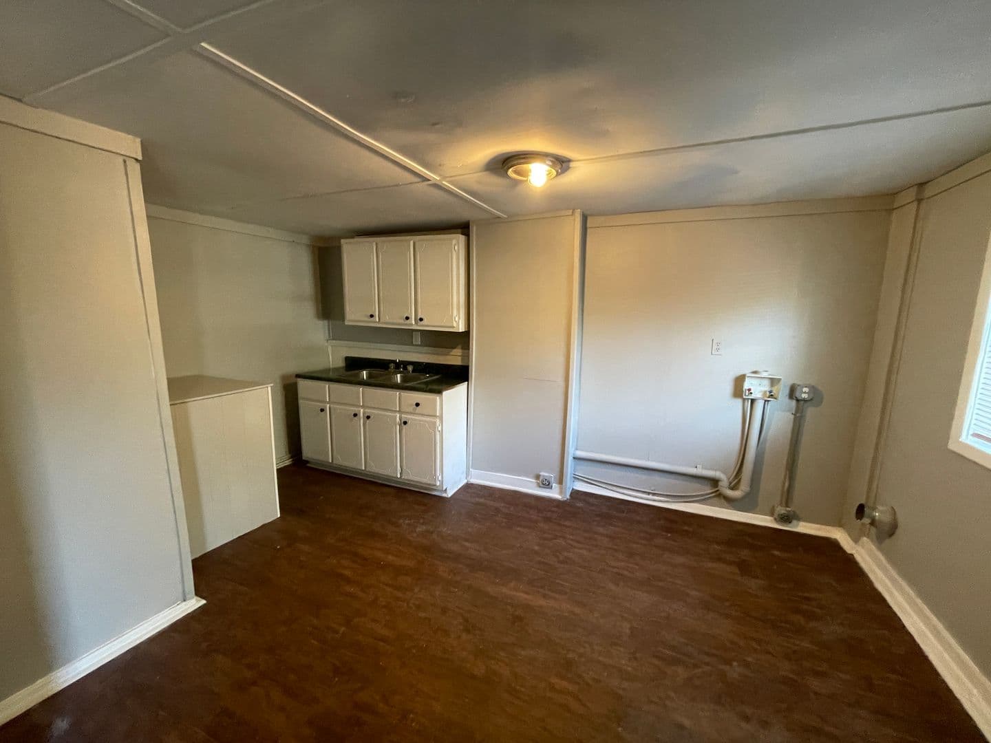 Savannah Apartment: 1507 E 33rd Street