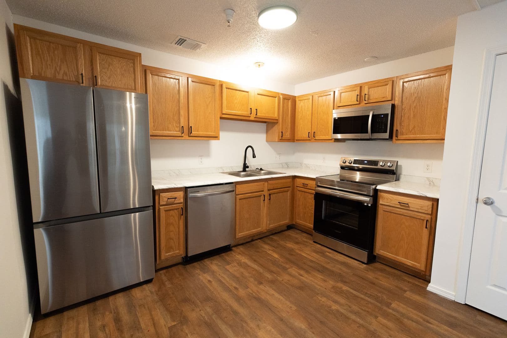 Savannah Apartment: 12220 Apache Avenue