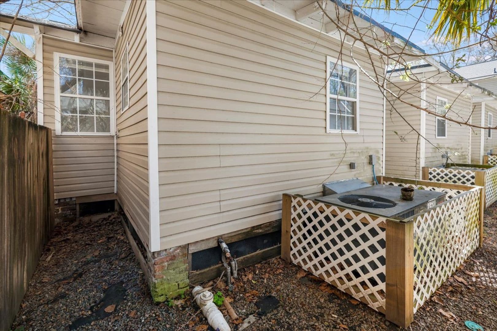 Savannah Apartment: 1709 LeGrand Street
