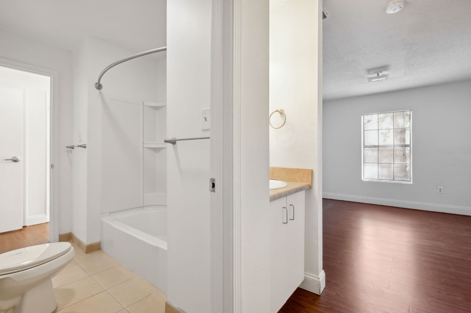 Savannah Apartment: 12220 Apache Avenue