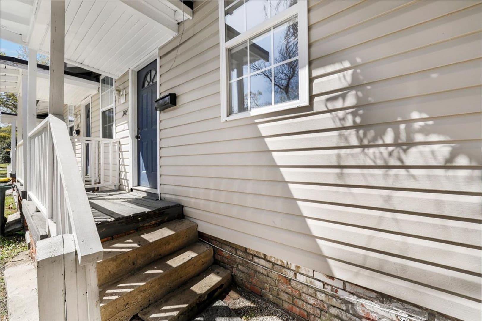 Savannah Apartment: 1709 LeGrand Street