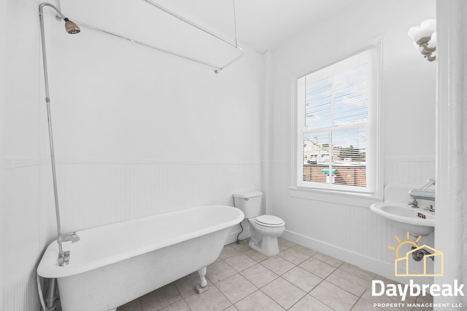 Savannah Apartment: 112 E Anderson Street