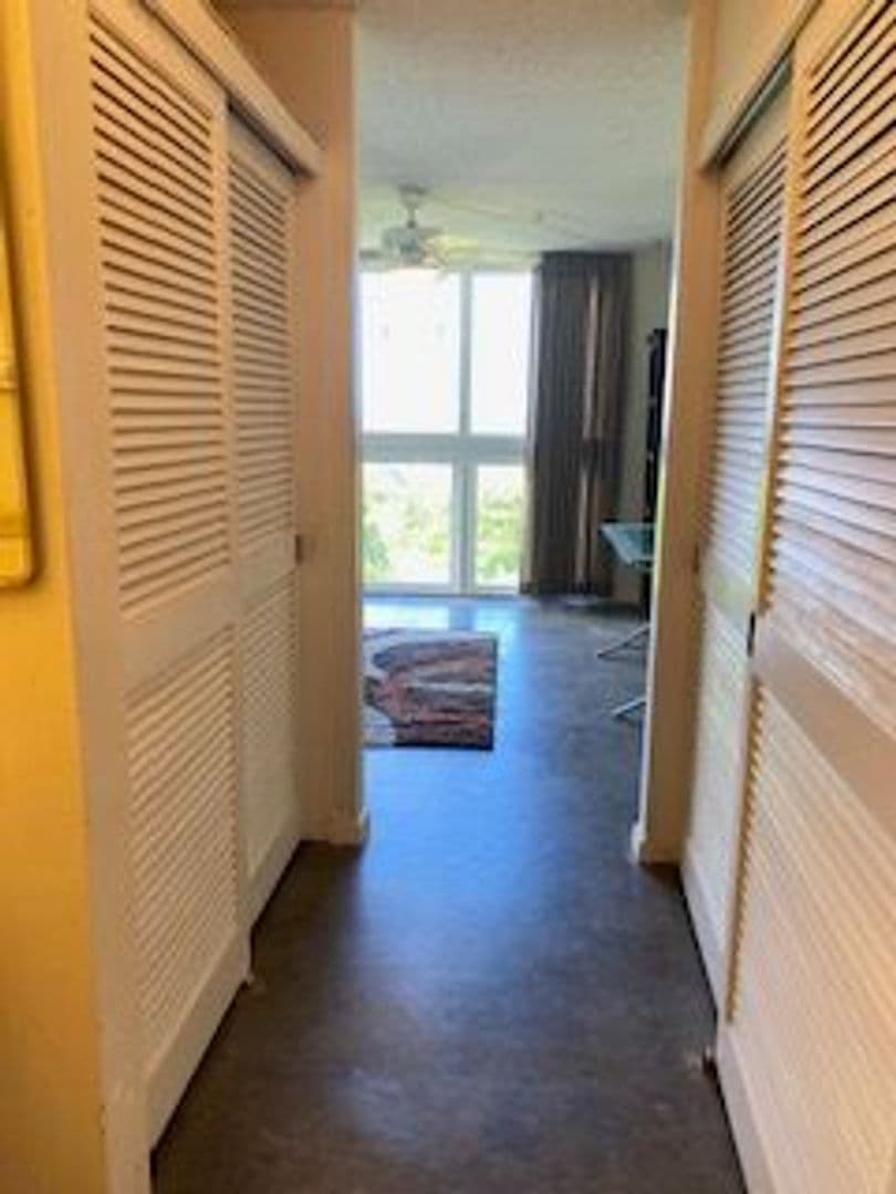 Hilo Condo: 2405 Kalaniana'ole Street #206