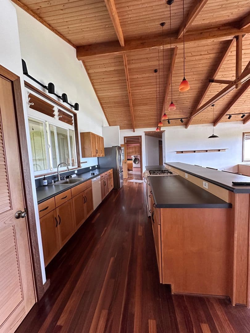 Hilo House: 1050 Ainalako RD.