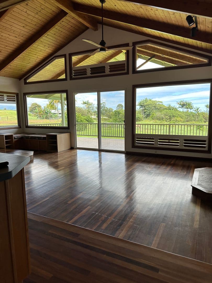Hilo House: 1050 Ainalako RD.