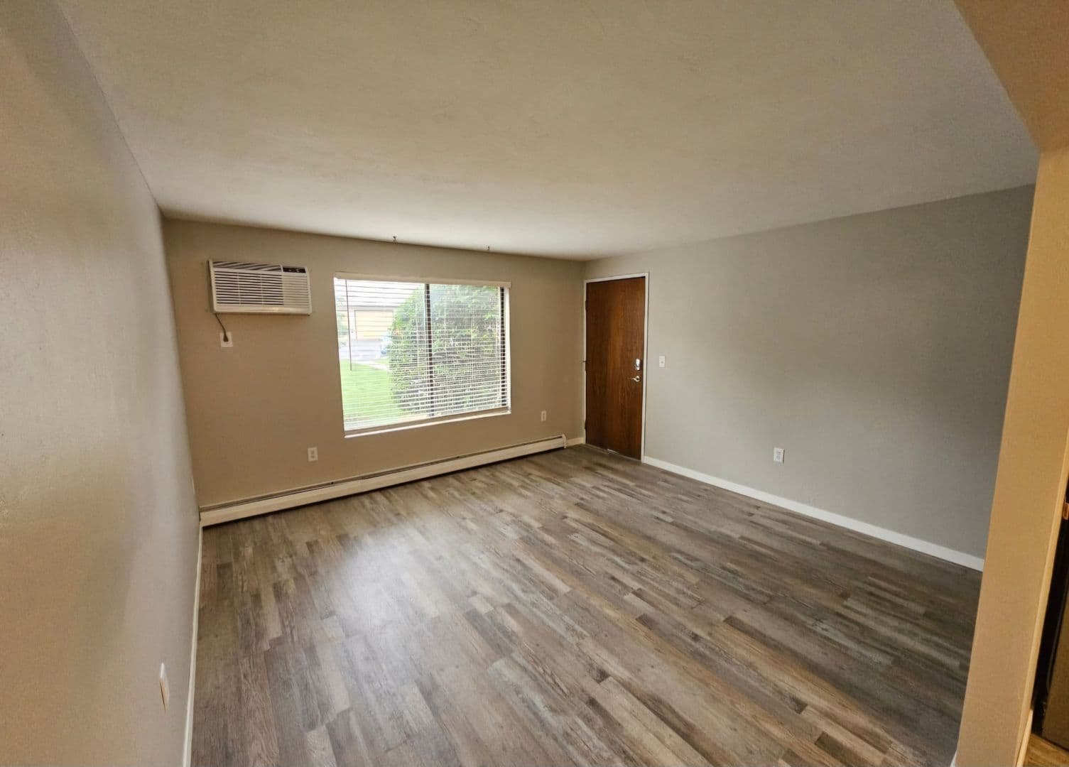 Green Bay Apartment: Business Office