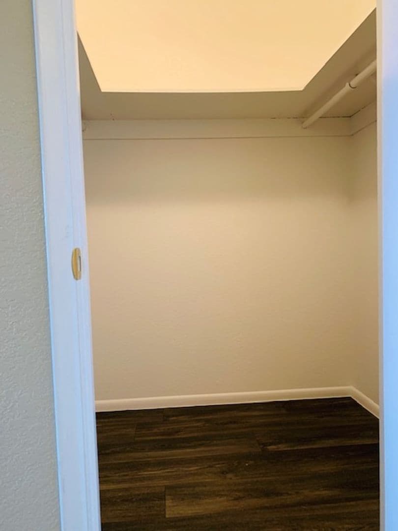 Phoenix Apartment: 1750 E Bell Rd.