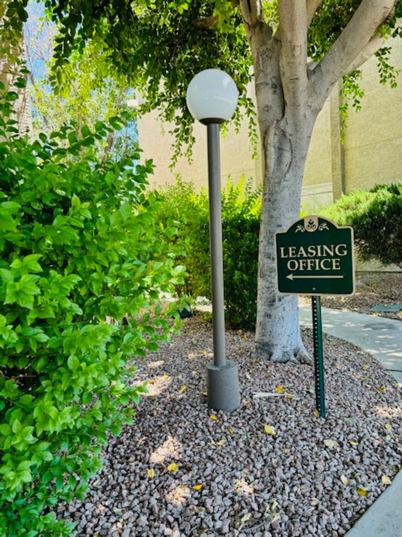 Phoenix Apartment: 1750 E Bell Rd.