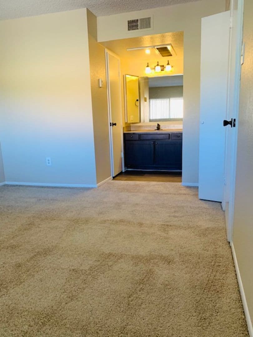 Phoenix Apartment: 1750 E Bell Rd.
