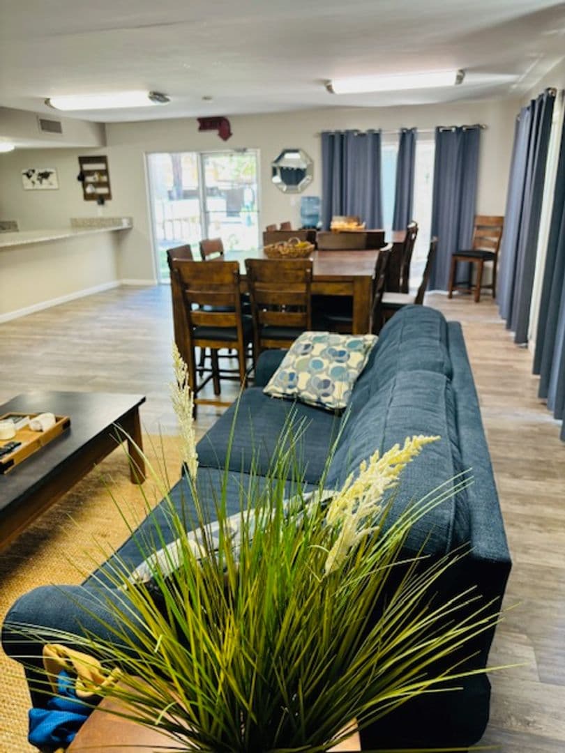 Phoenix Apartment: 1750 E Bell Rd.