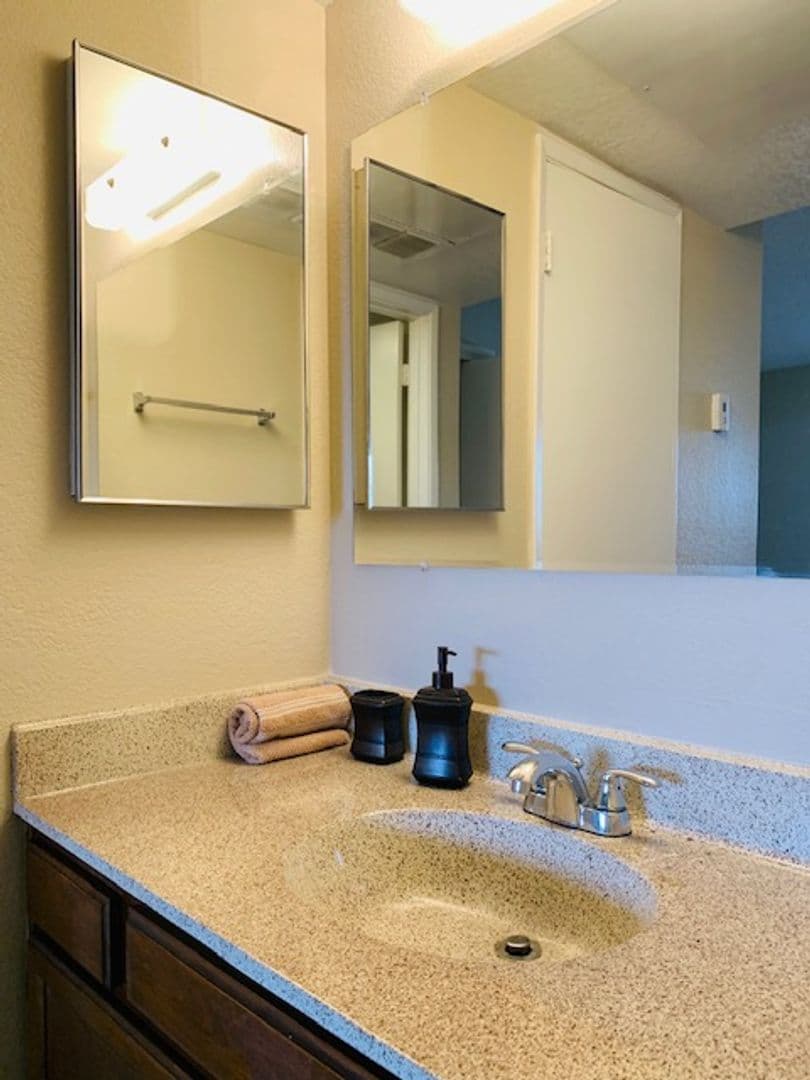 Phoenix Apartment: 1750 E Bell Rd.
