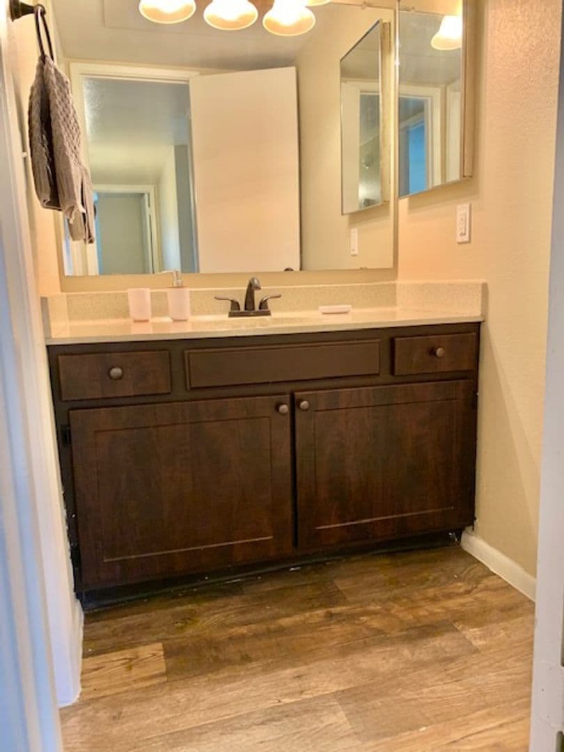 Phoenix Apartment: 1750 E Bell Rd.