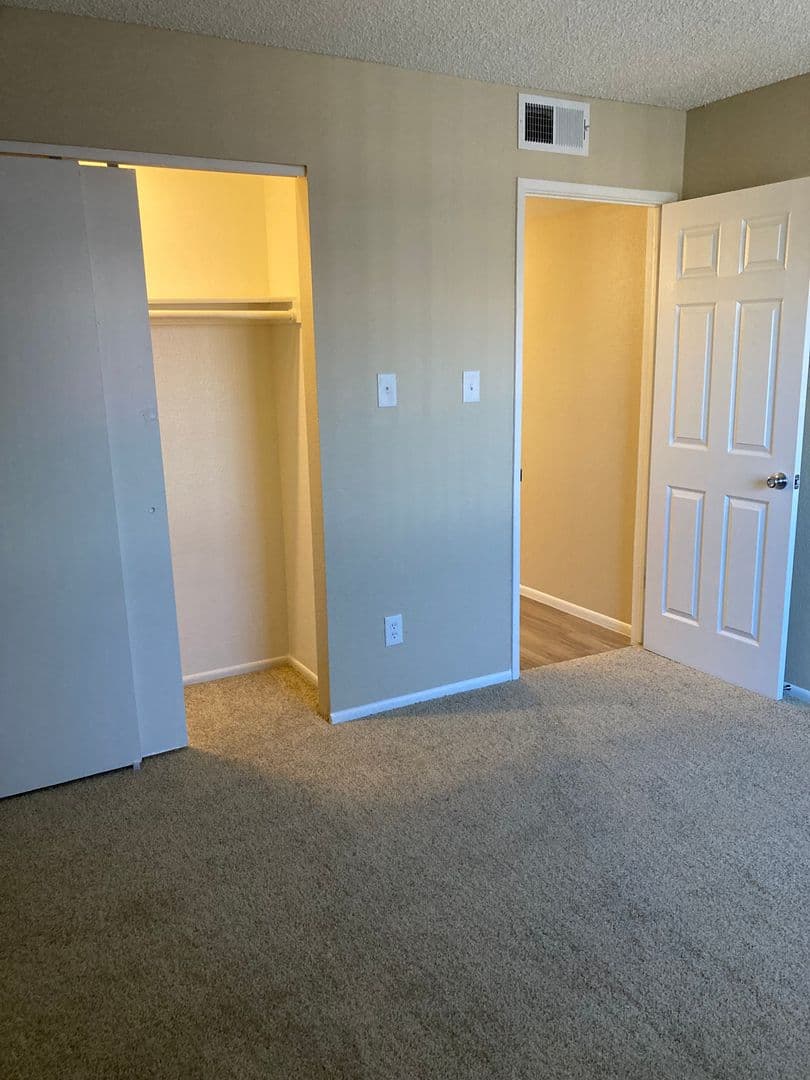 Phoenix Apartment: 5350 E Taylor St