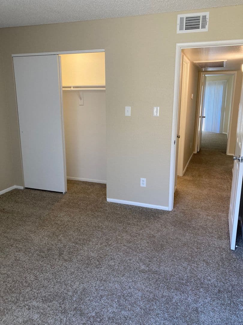 Phoenix Apartment: 5350 E Taylor St