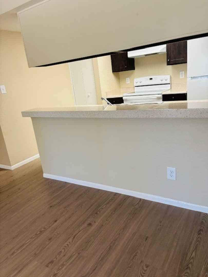 Phoenix Apartment: 1750 E Bell Rd.