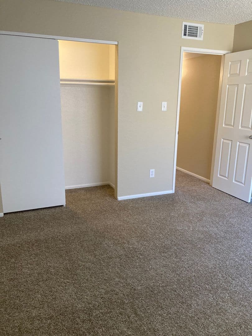 Phoenix Apartment: 5350 E Taylor St