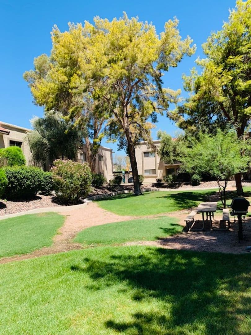 Phoenix Apartment: 1750 E Bell Rd.