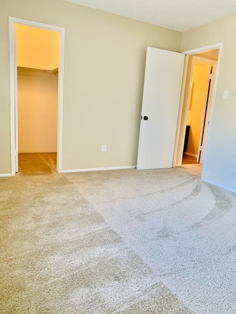 Phoenix Apartment: 1750 E Bell Rd.
