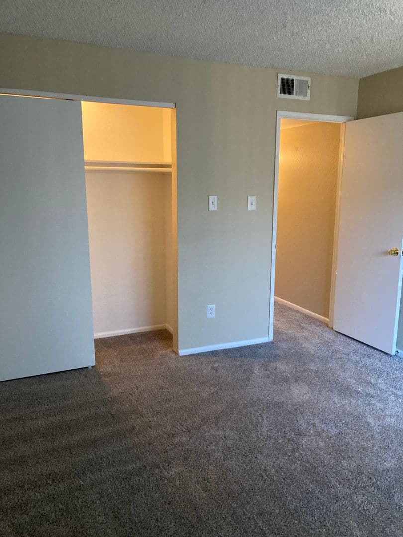Phoenix Apartment: 5350 E Taylor St