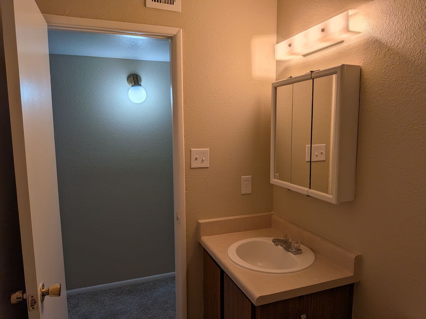 Phoenix Apartment: 5350 E Taylor St