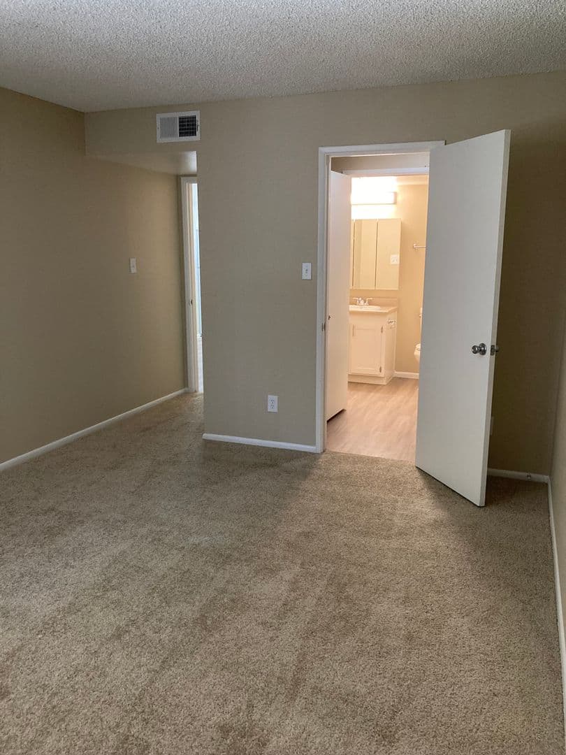 Phoenix Apartment: 5350 E Taylor St